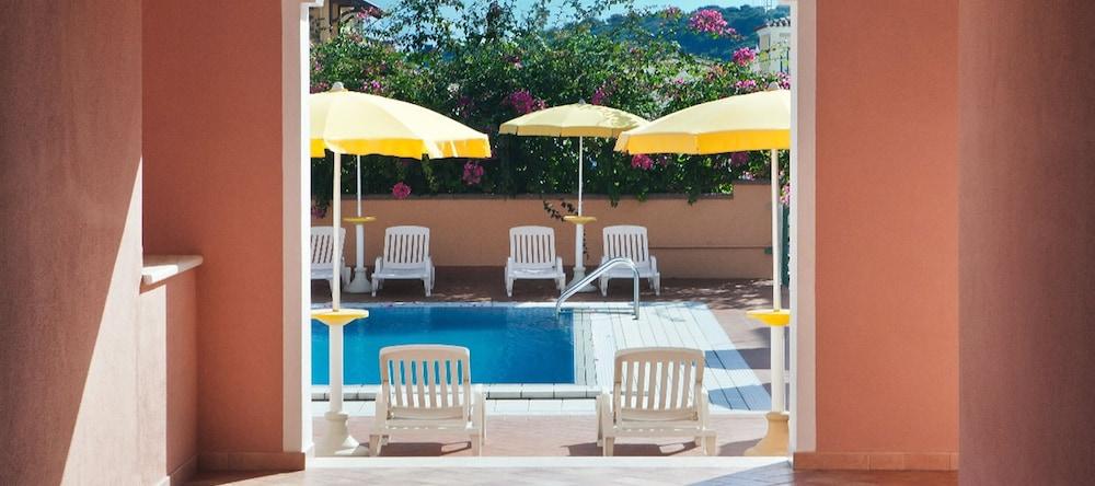 Residence Sos Alinos Cala Liberotto Εξωτερικό φωτογραφία